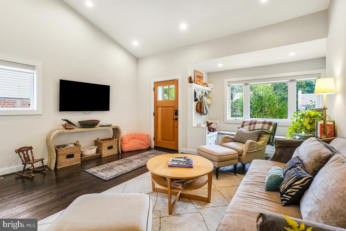 8706 Sundale Drive Silver Spring, MD 20910 - Photo 5 of 32