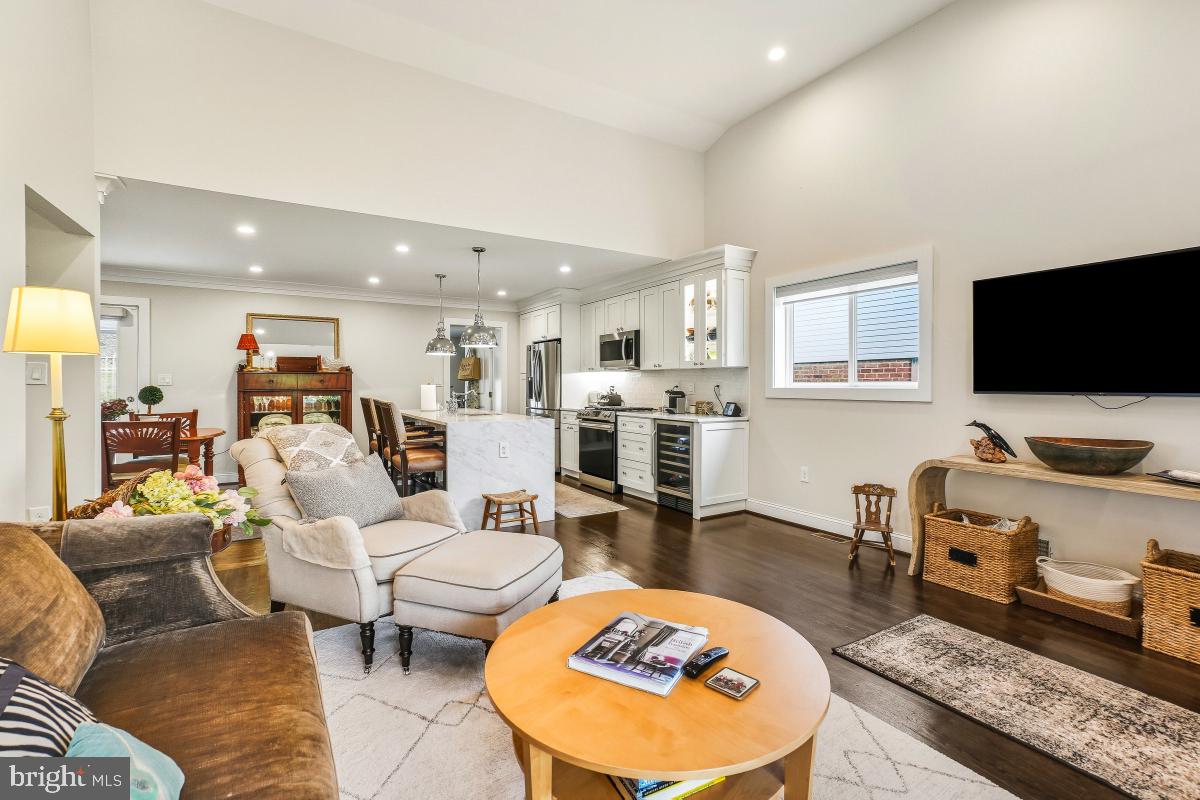 8706 Sundale Drive Silver Spring, MD 20910 - Photo 6 of 32