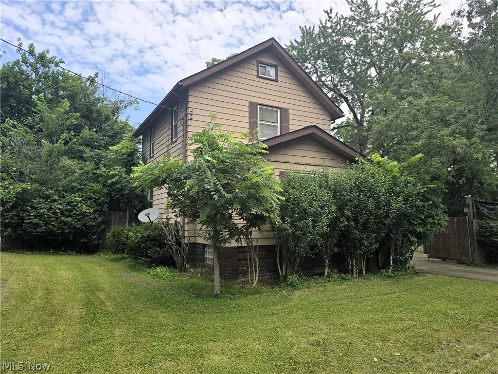 3260 Vestal Road Youngstown, OH 44509 - Photo 2 of 17