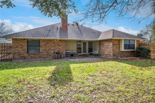 a front view of house with yard