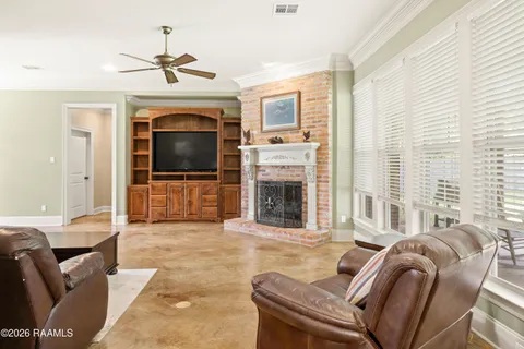 $375,000 | 1049 Honey Comb Drive, Cade, LA 70582