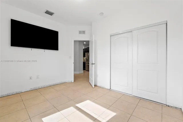 a view of a livingroom with an empty space