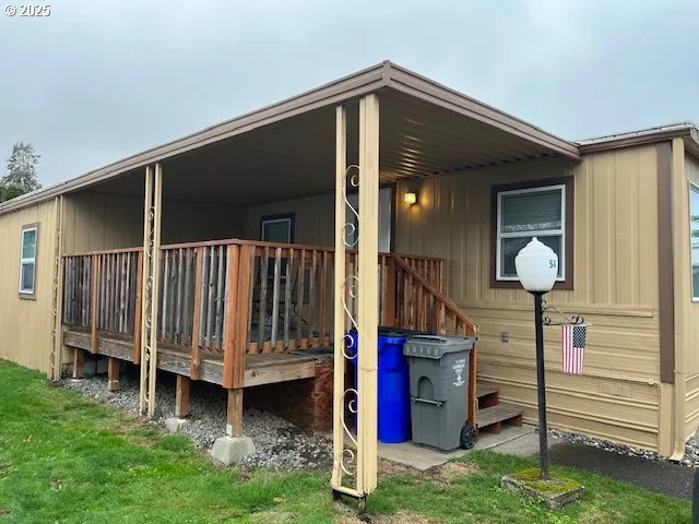 a view of a house with backyard and porch