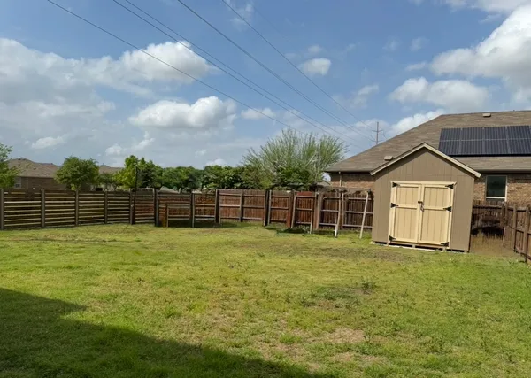 $2,400 | 204 Eli Whitney Way, Hutto, TX 78634