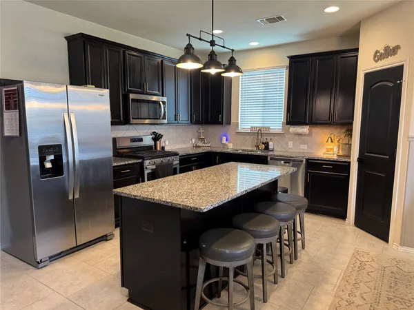 $2,400 | 204 Eli Whitney Way, Hutto, TX 78634