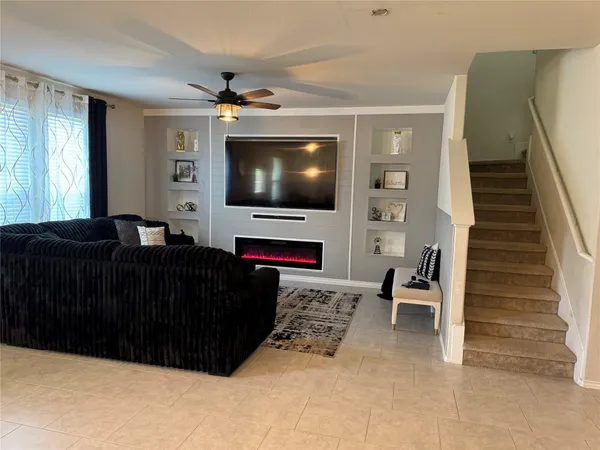 $2,400 | 204 Eli Whitney Way, Hutto, TX 78634