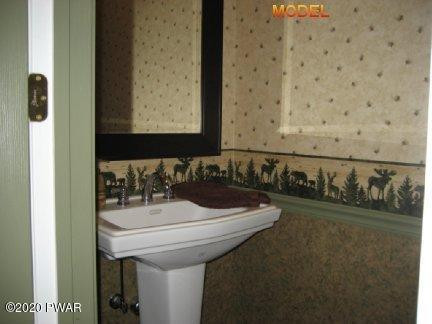 306 MacIntosh Way Matamoras, PA 18336 - Photo 11 of 18 Powder room