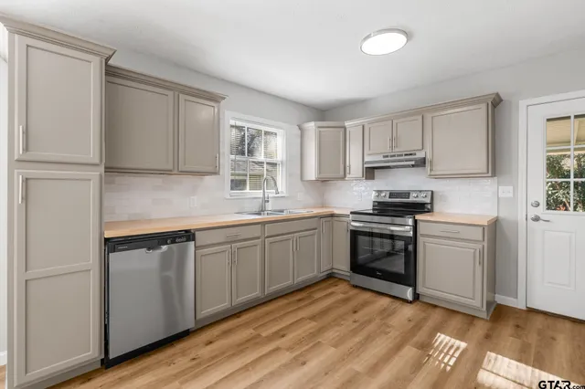 $124,900 | 402 Gay Avenue, Palestine, TX 75801