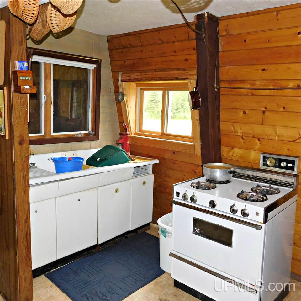 4357 Foster City Road Vulcan, MI 49892 - Photo 3 of 28