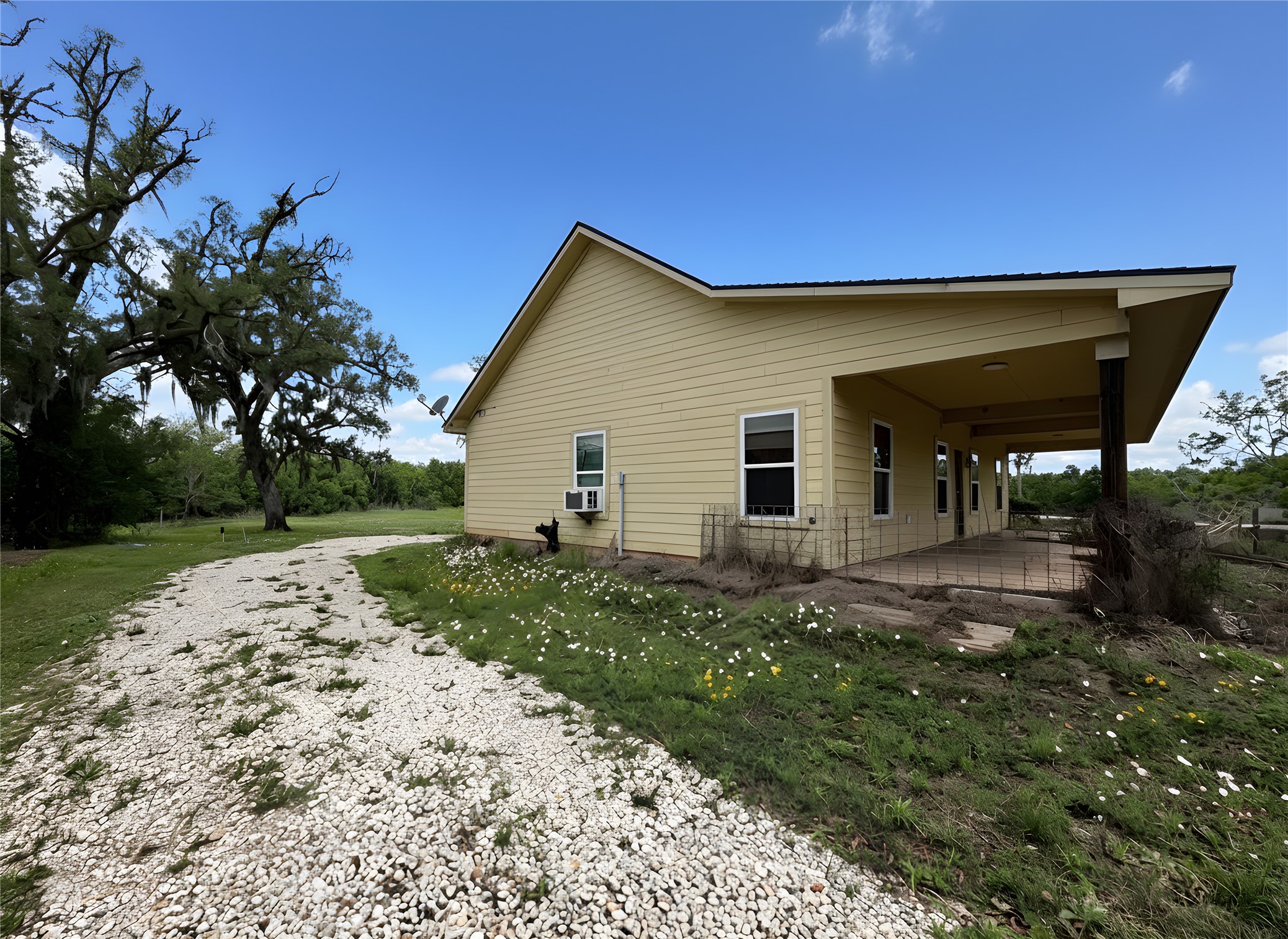 4680 County Road 611 Angleton, TX 77515 - Photo 7 of 9 a view of a house with a yard
