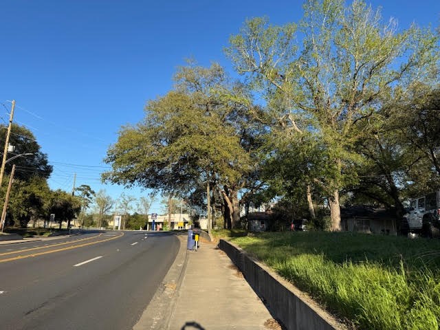 3107 Montgomery Road Huntsville, TX 77340 - Photo 3 of 11