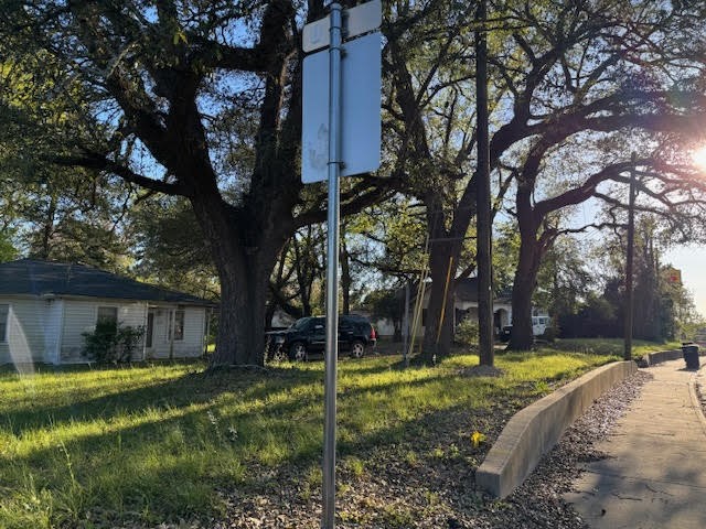 3107 Montgomery Road Huntsville, TX 77340 - Photo 5 of 11