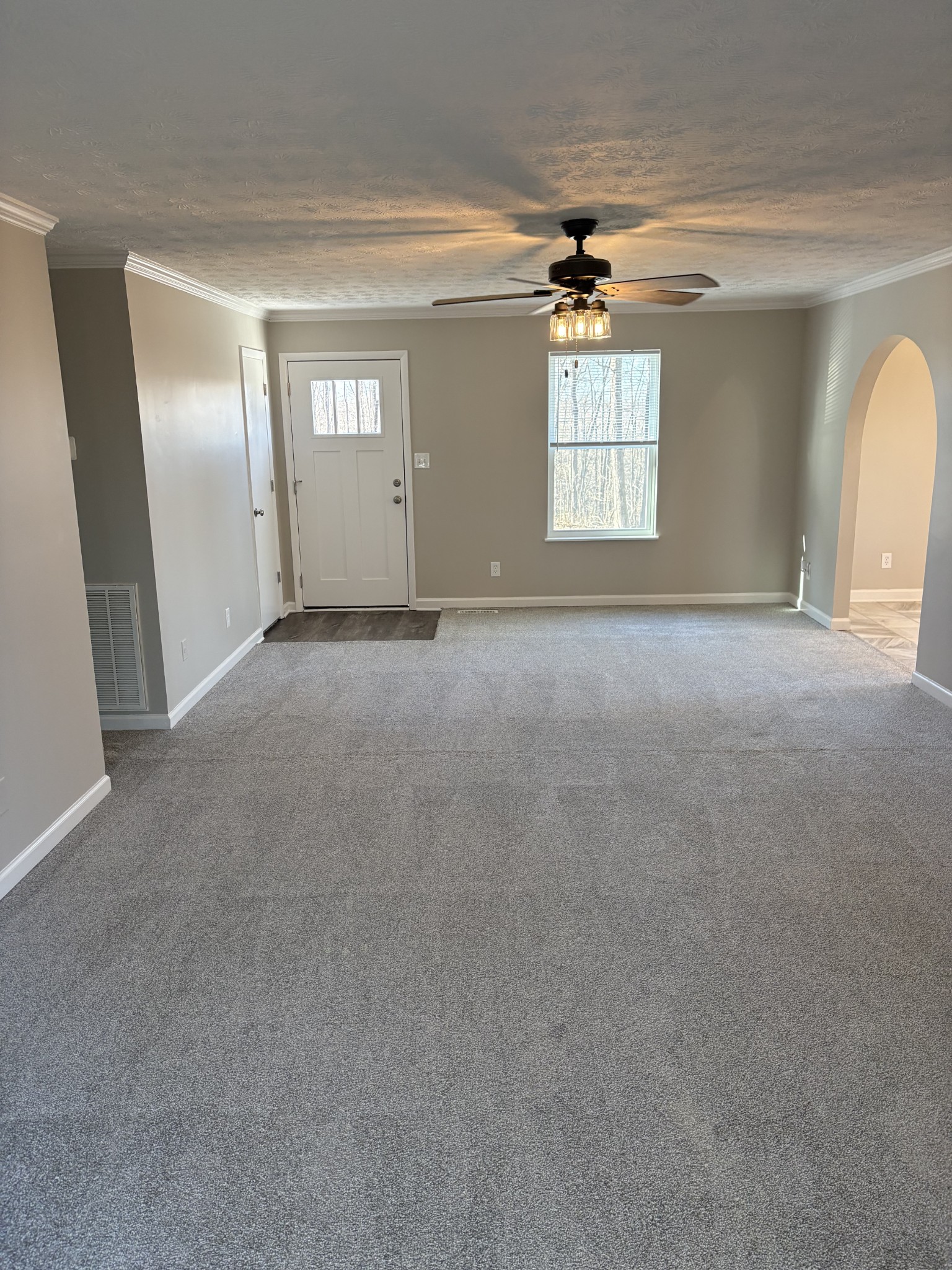 1358 Hurricane Ridge Road Smithville, TN 37166 - Photo 13 of 29 en empty room with windows and closet