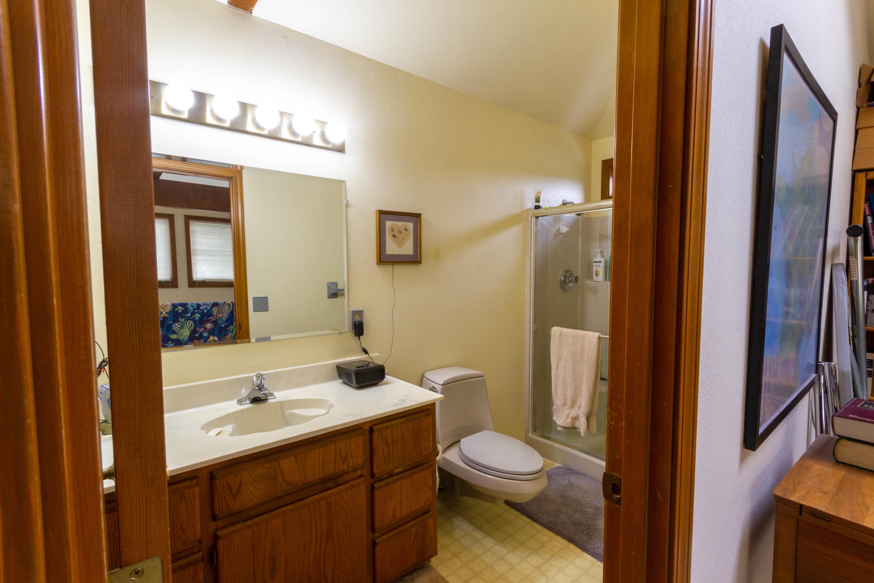 6166 Beagle Road White City, OR 97503 - Photo 34 of 47 Master Bath upstairs
