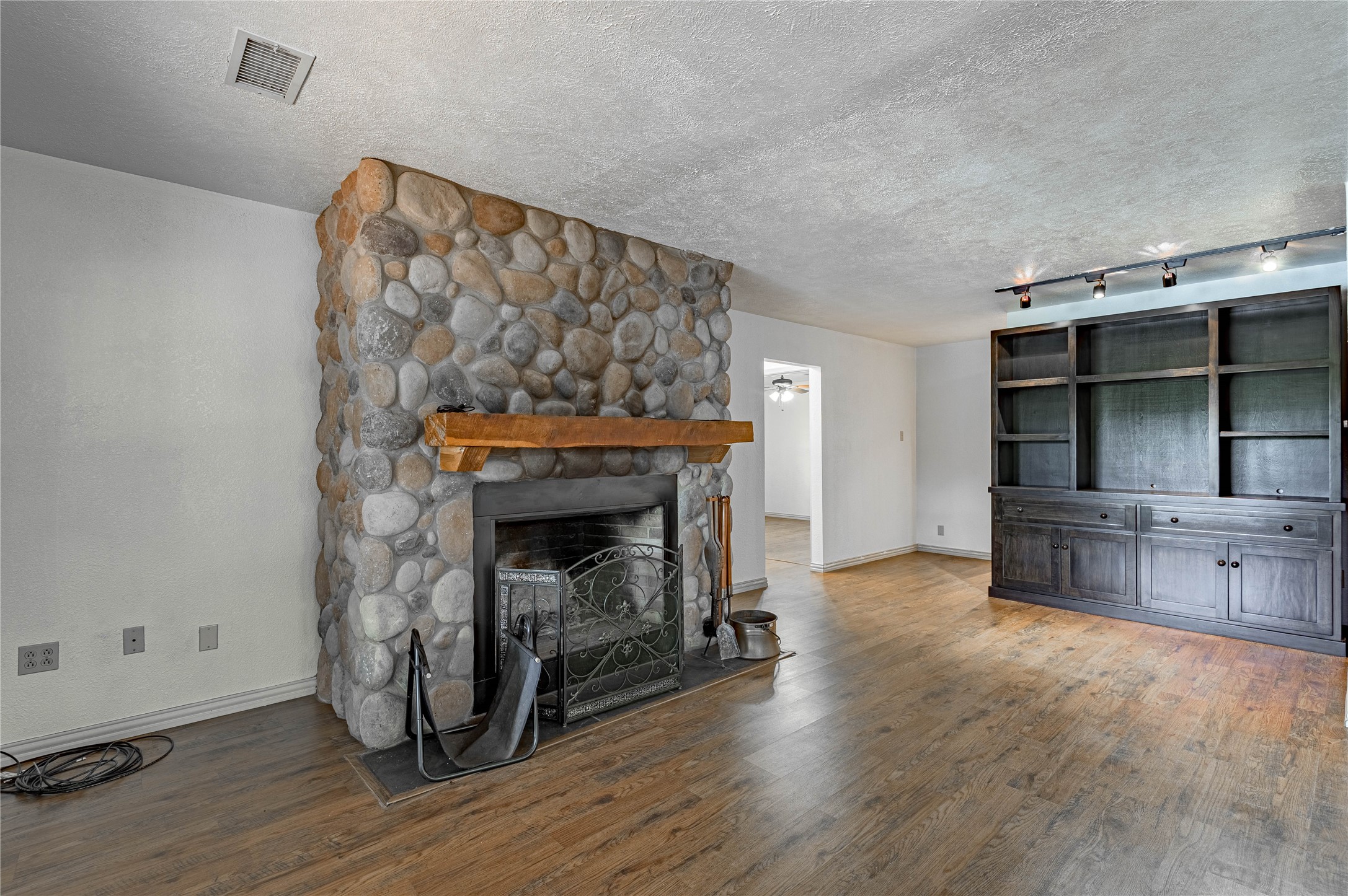 73 Thomas Lake Road Huntsville, TX 77320 - Photo 12 of 30