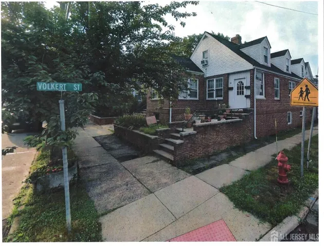 $1,800 | 82 Woodbridge Avenue, Highland Park, NJ 08904