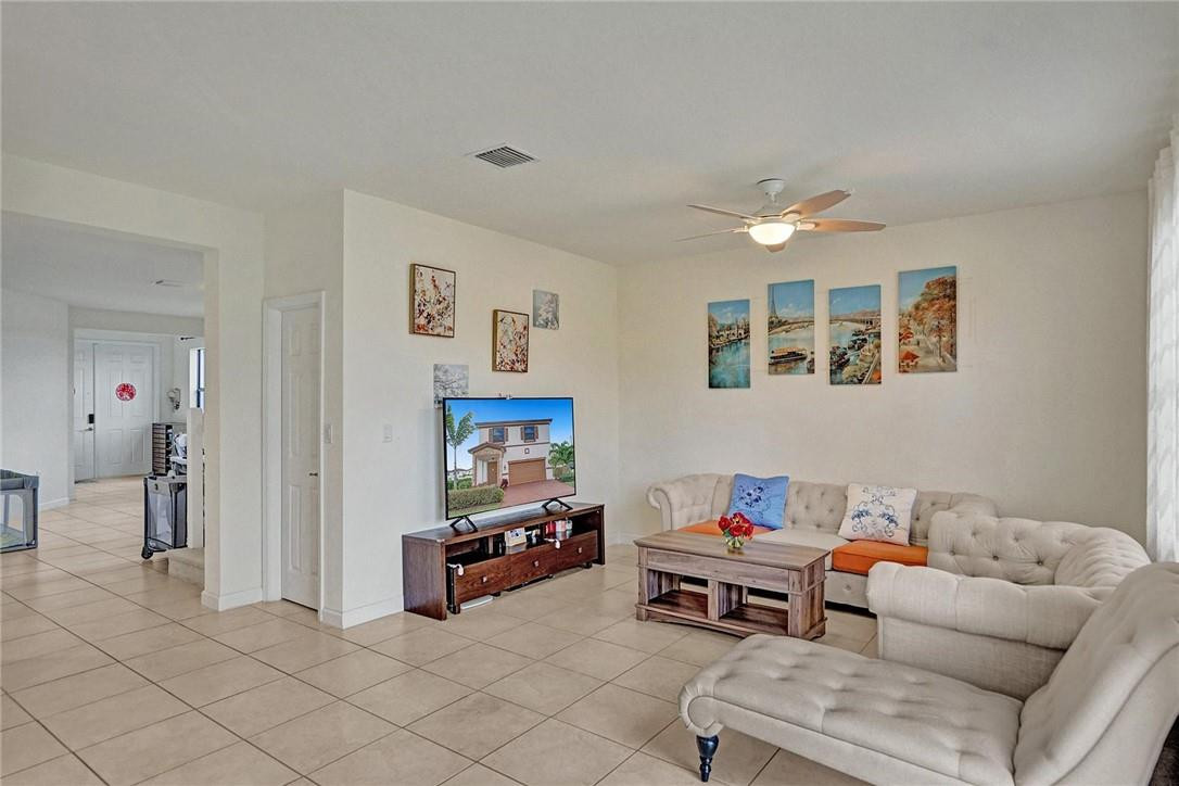 3482 West 101st Terrace Hialeah, FL 33018 - Photo 15 of 39 Photo 15