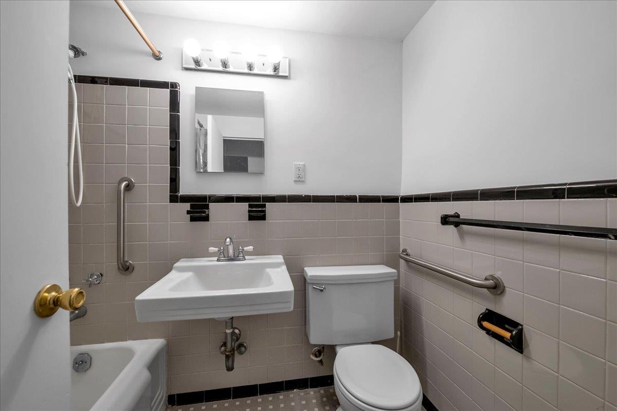 2727 Palisade Avenue, Unit 7B Bronx, NY 10463 - Photo 10 of 22 a bathroom with a sink mirror and toilet