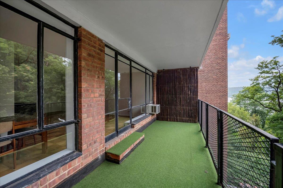 2727 Palisade Avenue, Unit 7B Bronx, NY 10463 - Photo 12 of 22 a view of an entryway with garden