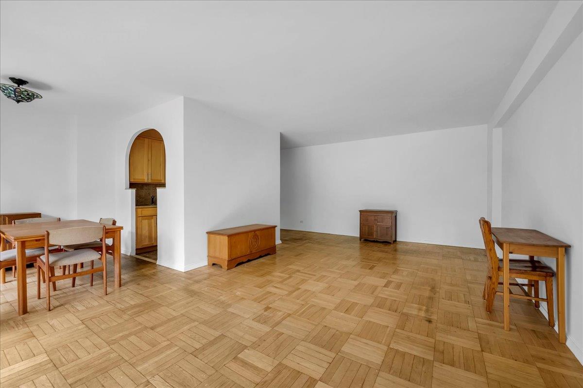 2727 Palisade Avenue, Unit 7B Bronx, NY 10463 - Photo 5 of 22 a view of a livingroom with furniture