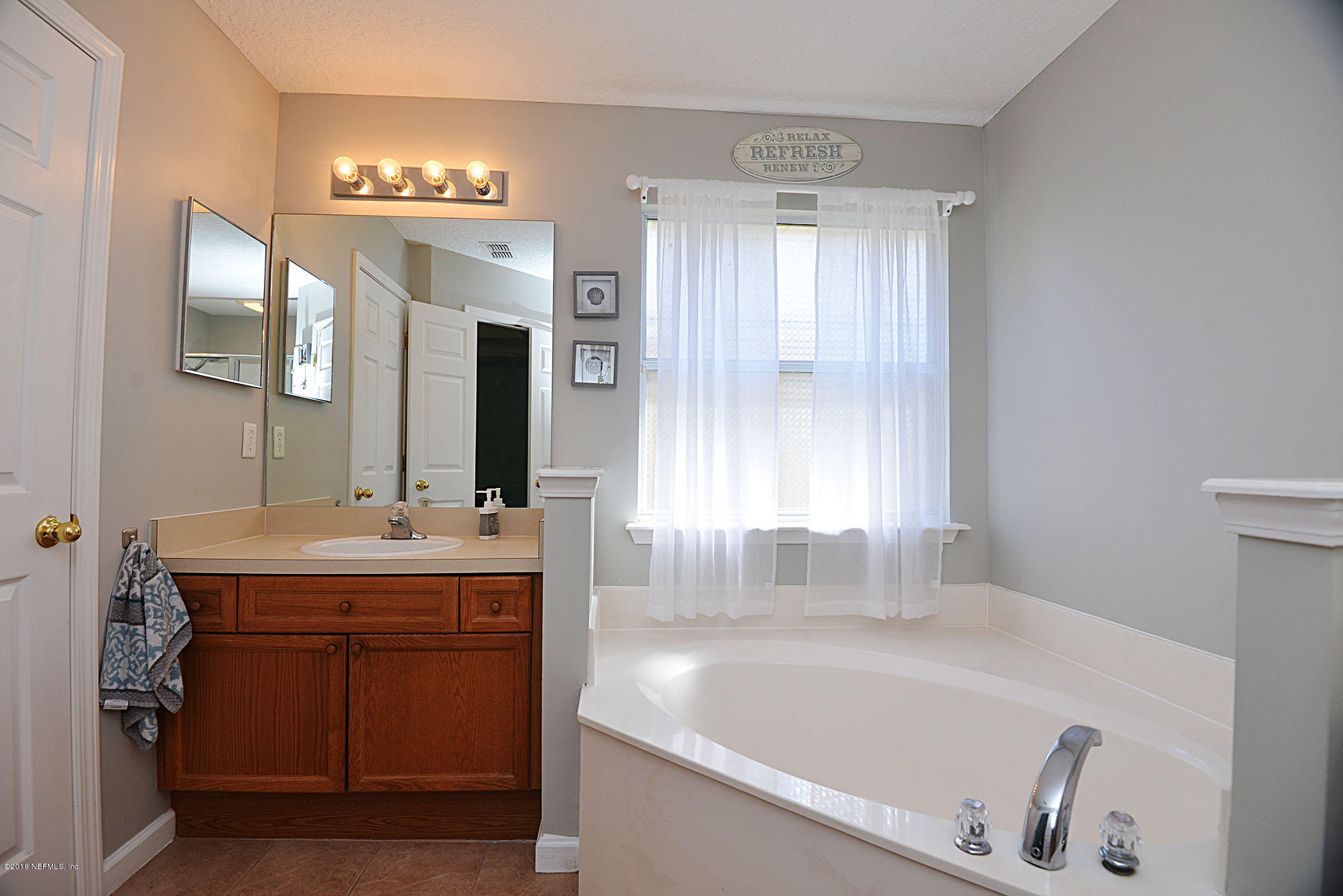 1226 Splendid Ravine Street St. Augustine, FL 32092 - Photo 19 of 38 20 - Master Bath