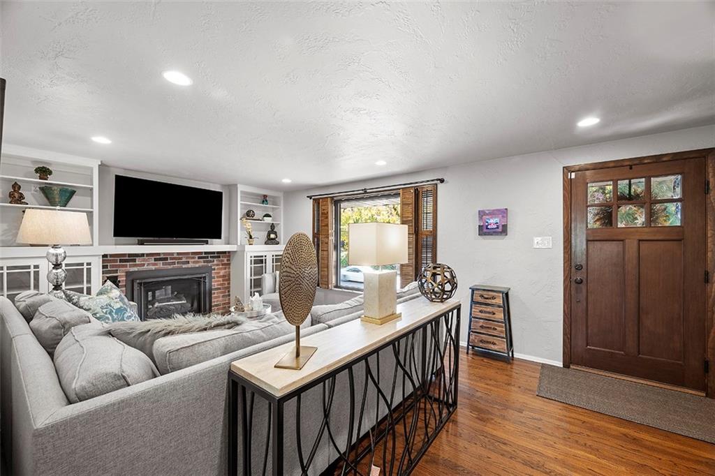 616 Scrubgrass Road Pittsburgh, PA 15243 - Photo 6 of 40 Gallery Image 6