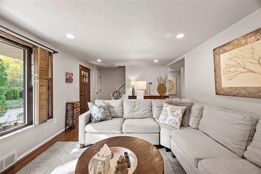 616 Scrubgrass Road Pittsburgh, PA 15243 - Photo 9 of 40 Gallery Image 9