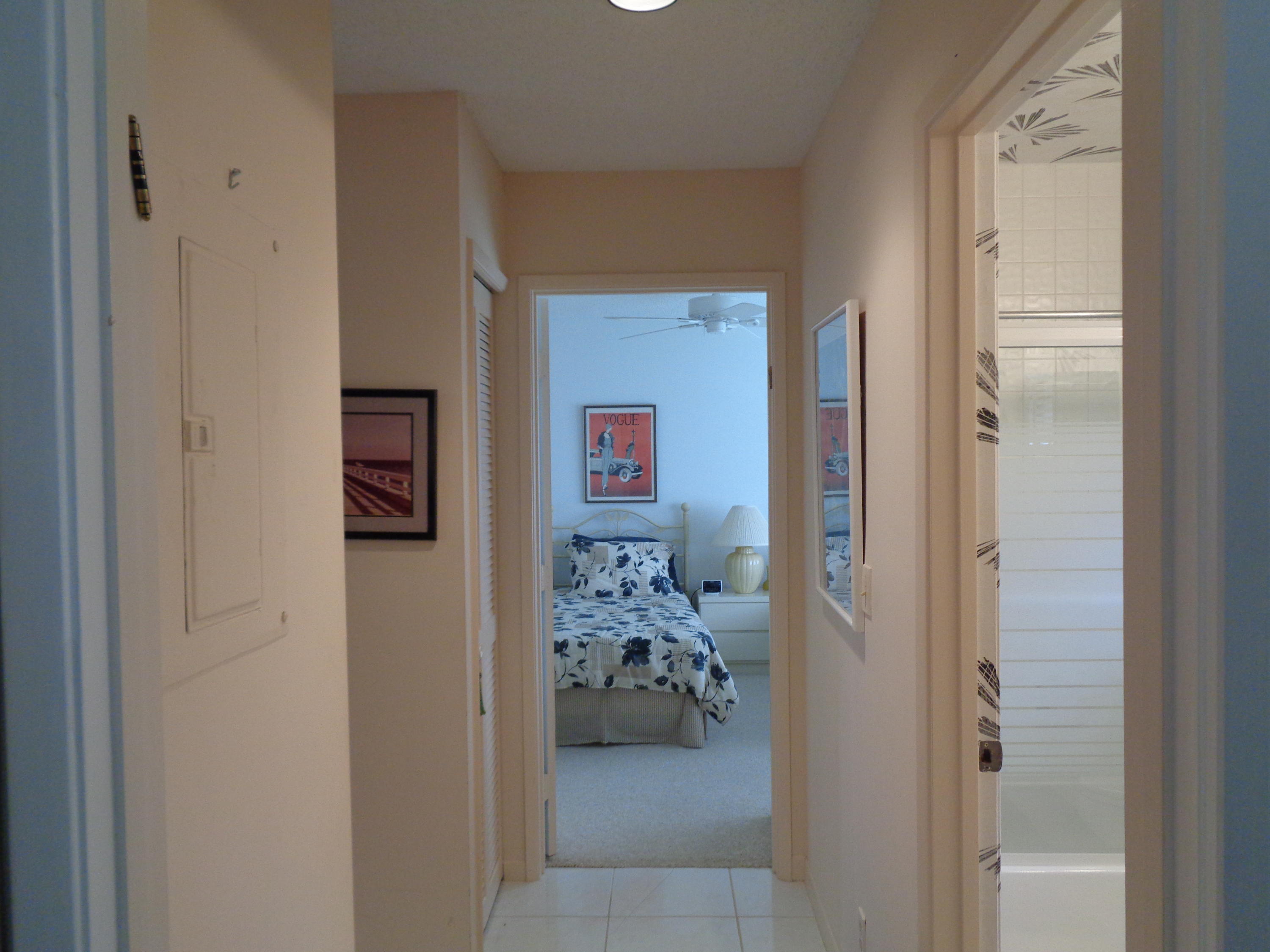 8445 Springlake Drive, Unit B Boca Raton, FL 33496 - Photo 21 of 42 hallway