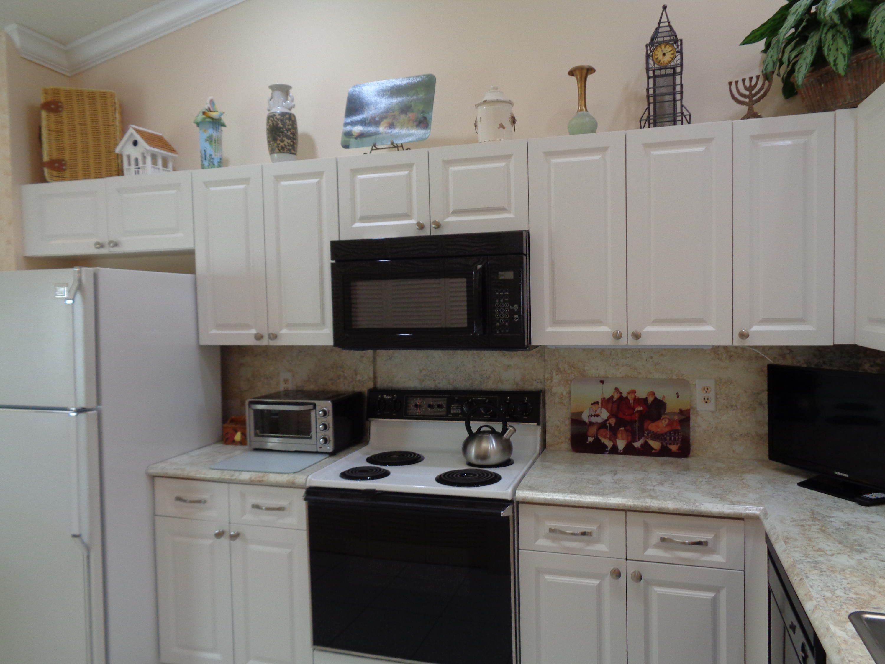 8445 Springlake Drive, Unit B Boca Raton, FL 33496 - Photo 5 of 42 Kitchen