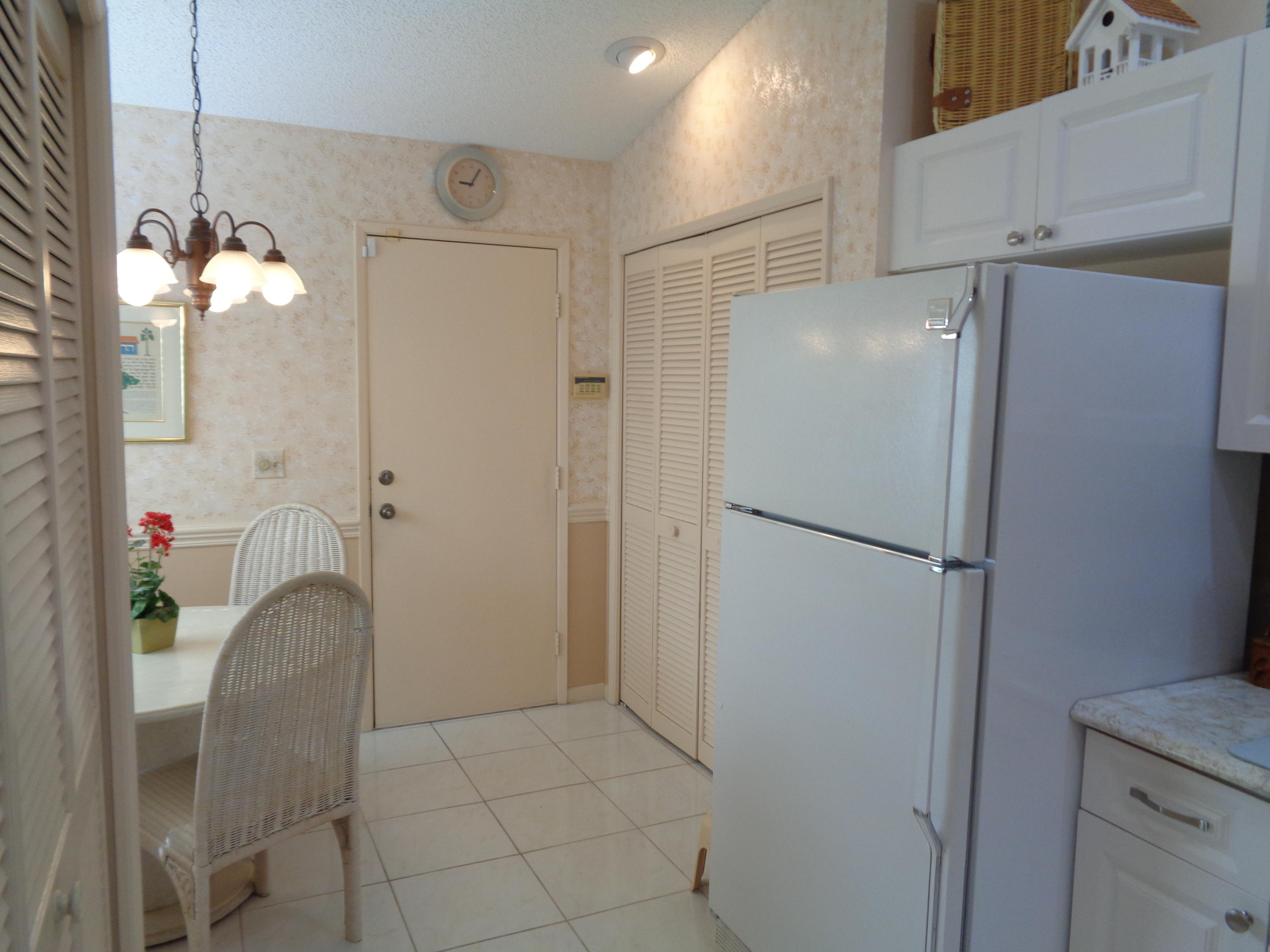 8445 Springlake Drive, Unit B Boca Raton, FL 33496 - Photo 6 of 42 Kitchen