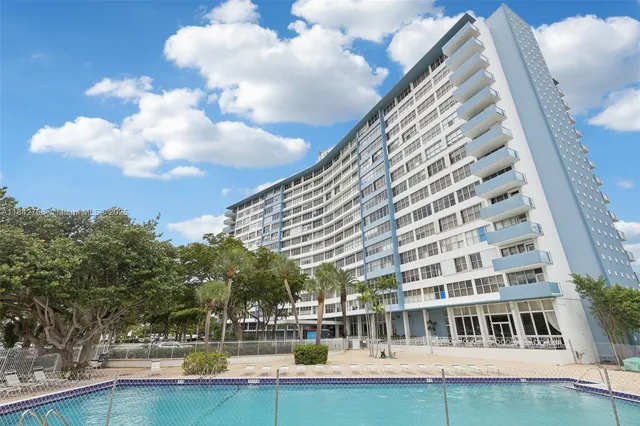 $320,000 | 7441 Wayne Avenue, Unit 2B, Miami Beach, FL 33141