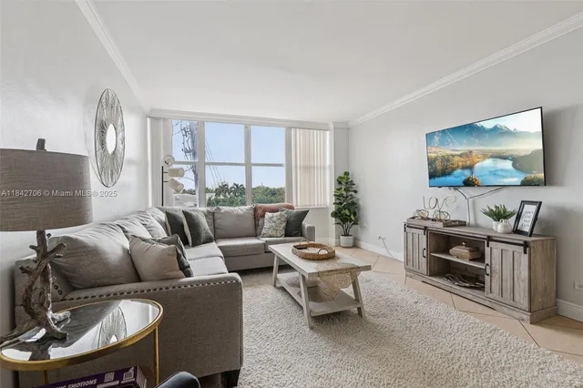 $320,000 | 7441 Wayne Avenue, Unit 2B, Miami Beach, FL 33141