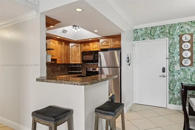 $320,000 | 7441 Wayne Avenue, Unit 2B, Miami Beach, FL 33141