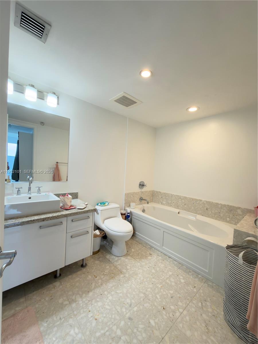 185 Southwest 7th Street, Unit 2711 Miami, FL 33130 - Photo 16 of 19