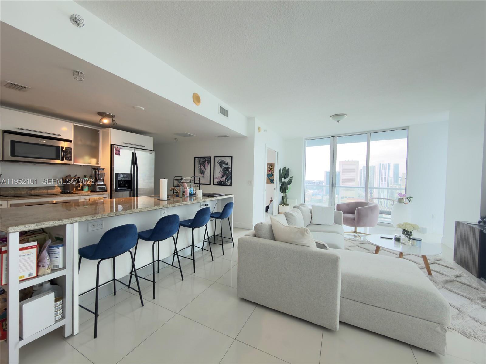 185 Southwest 7th Street, Unit 2711 Miami, FL 33130 - Photo 2 of 19