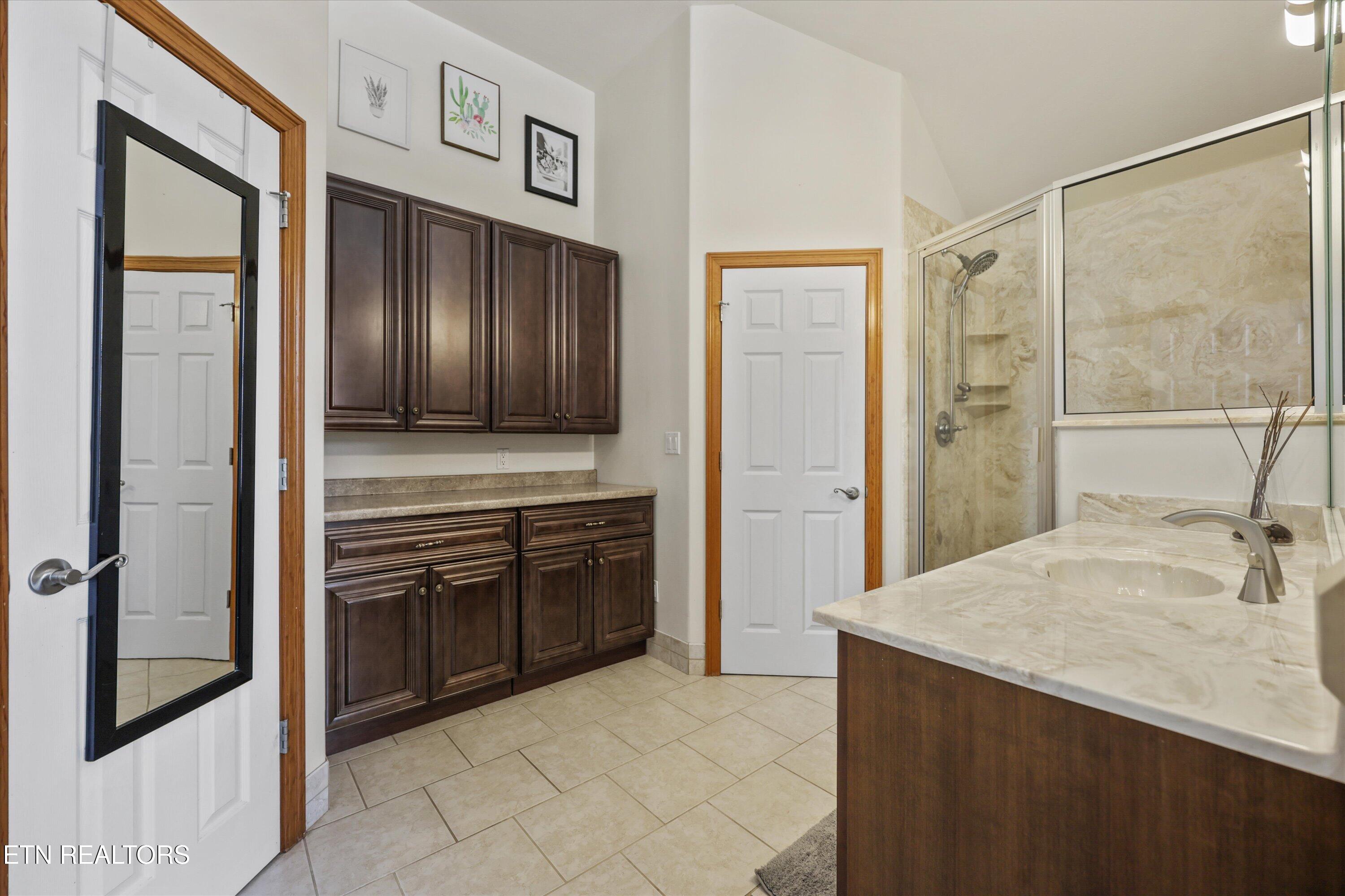 407 Kahite Trail Vonore, TN 37885 - Photo 12 of 38 primary bath