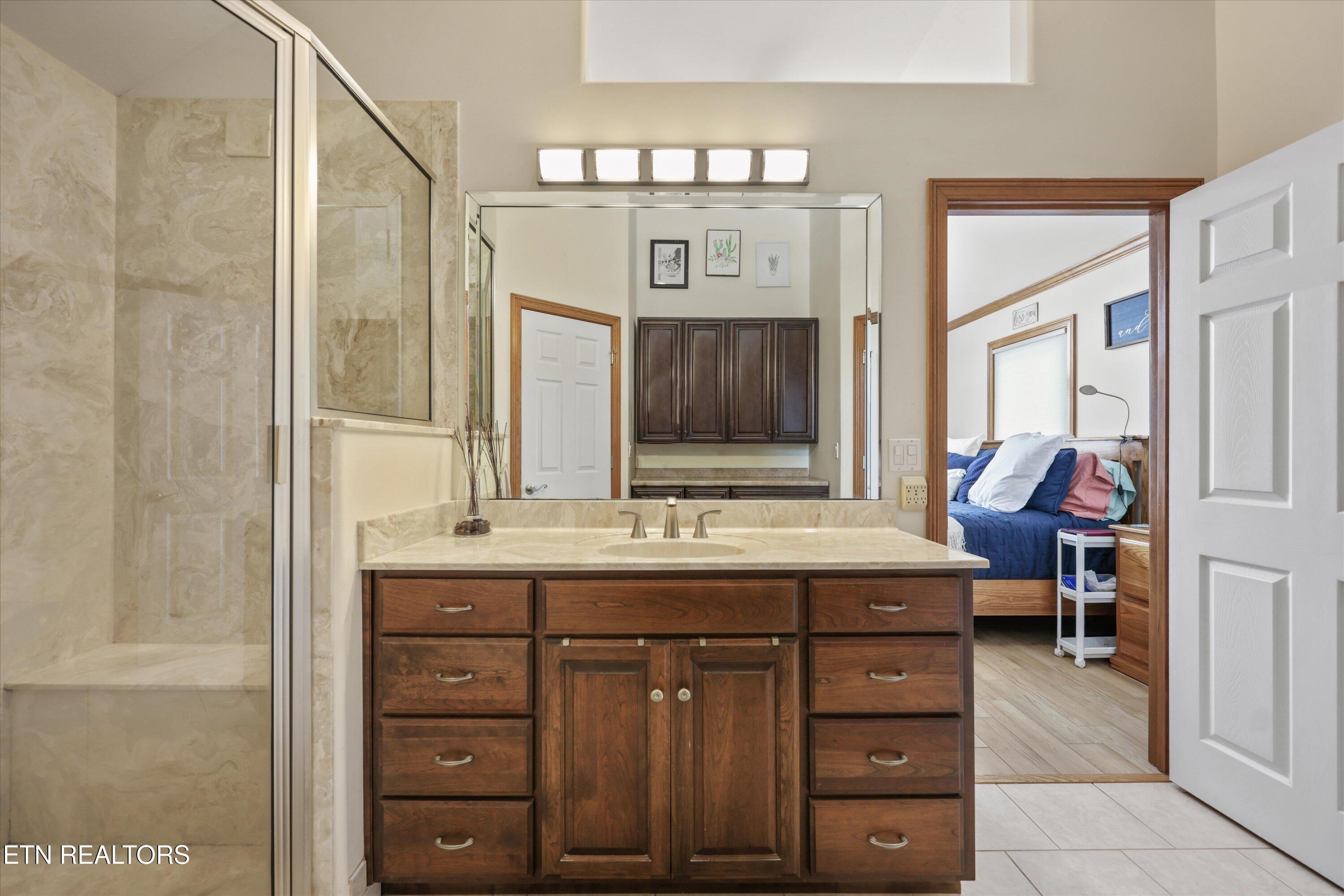 407 Kahite Trail Vonore, TN 37885 - Photo 13 of 38 primary bath