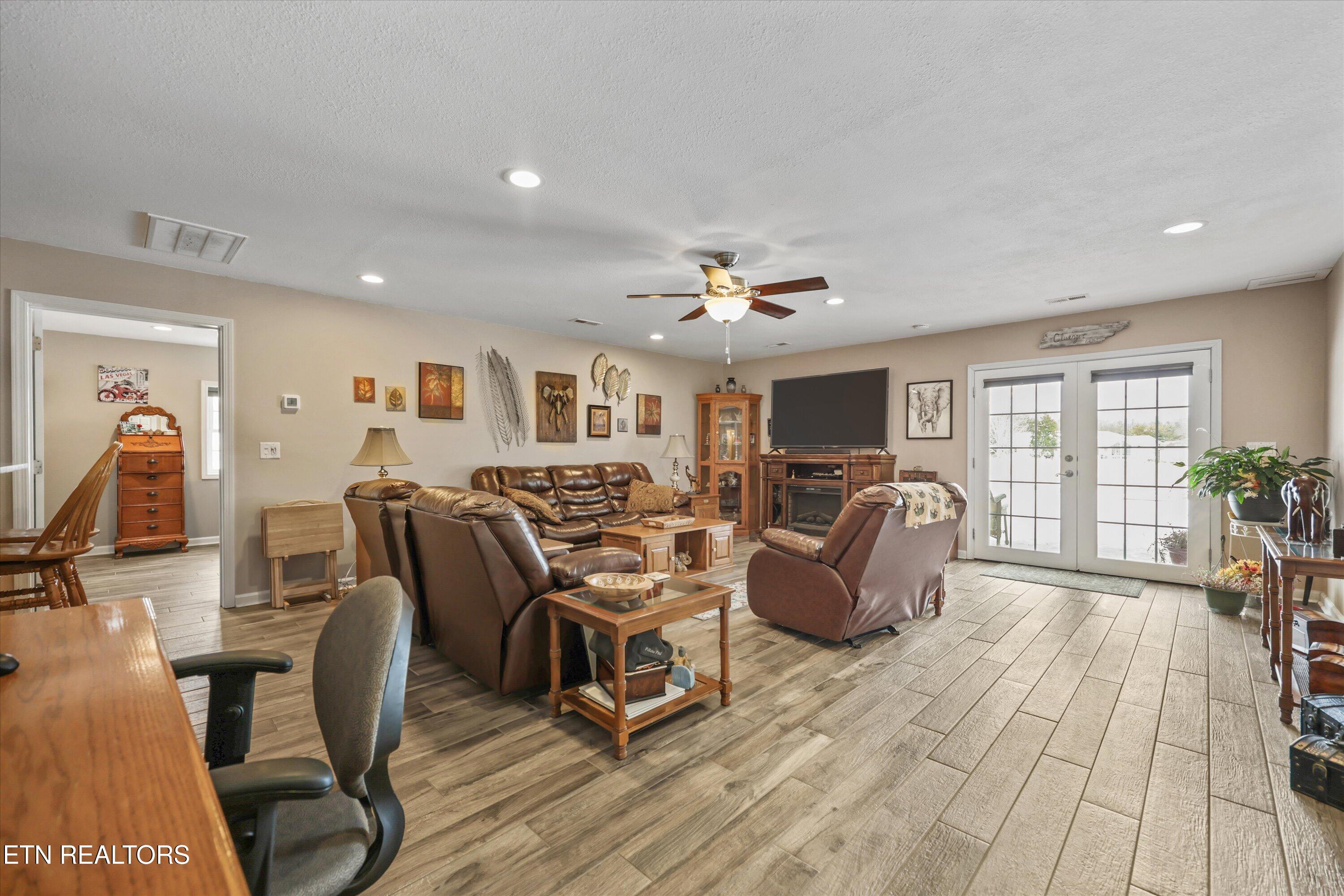 407 Kahite Trail Vonore, TN 37885 - Photo 20 of 38 lower level living