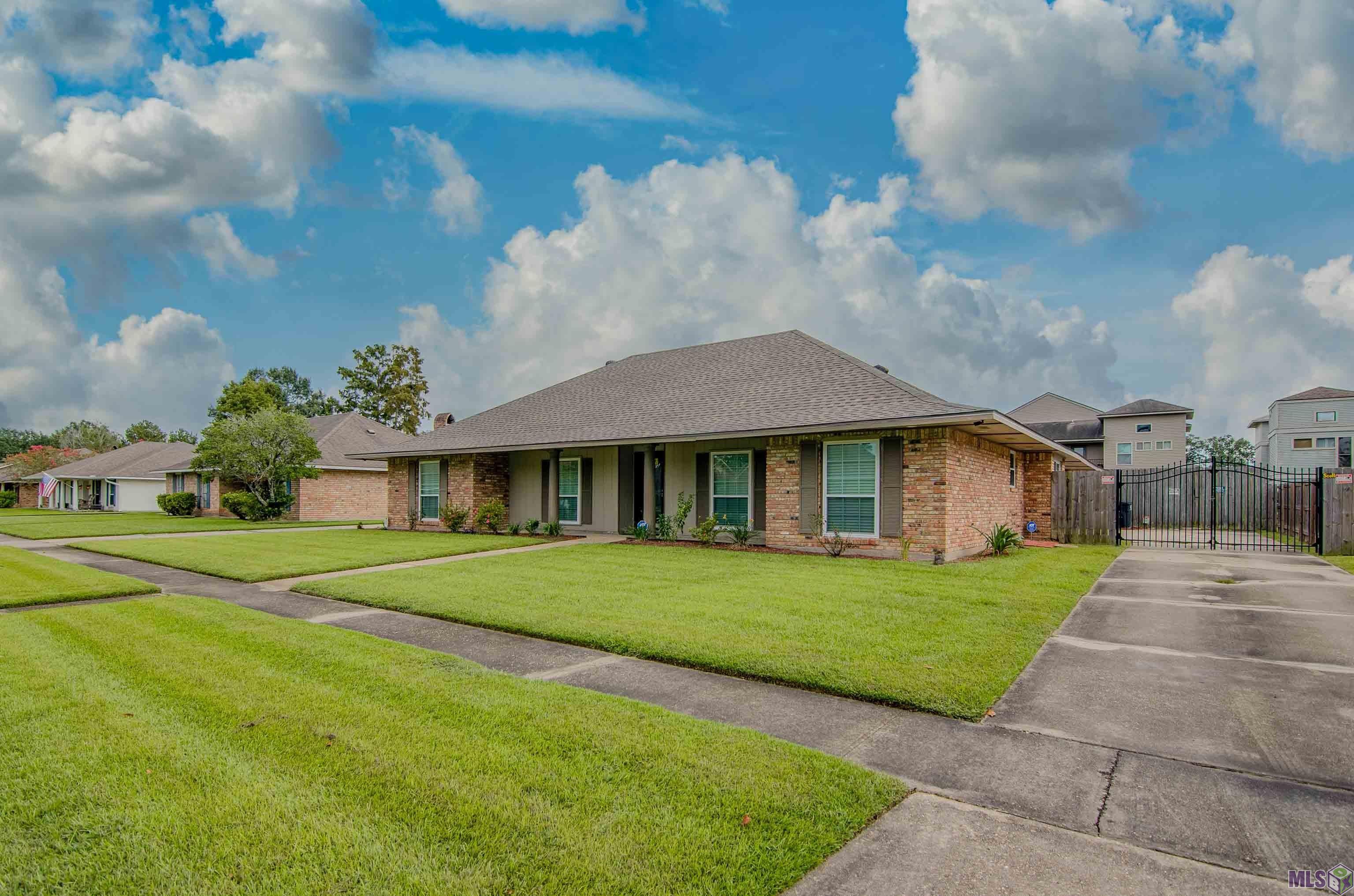 15040 7 Pines Avenue Baton Rouge, LA 70817 - Photo 2 of 18 Gallery Image 2
