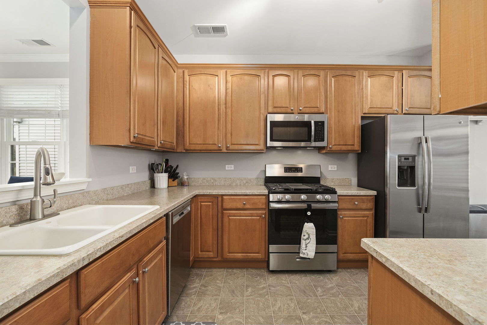 2497 Rolling Ridge Elgin, IL 60124 - Photo 2 of 28