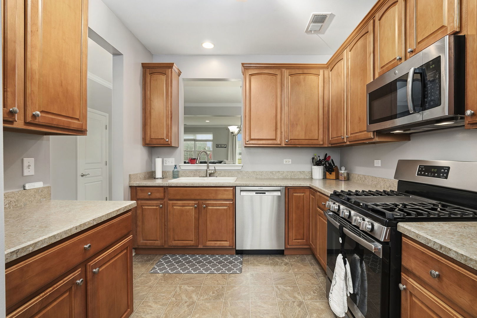 2497 Rolling Ridge Elgin, IL 60124 - Photo 3 of 28