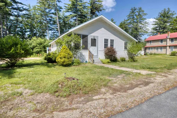 $295,000 | 11 Depot Sq Street, Ossipee, NH 03886