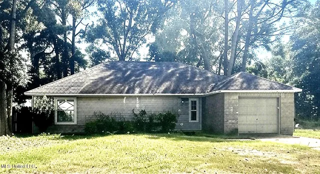 $1,375 | 6817 Red Bud Lane, Ocean Springs, MS 39564