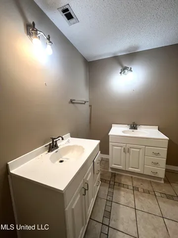 $1,375 | 6817 Red Bud Lane, Ocean Springs, MS 39564