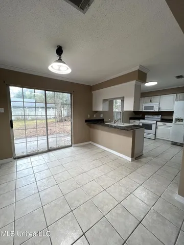 $1,375 | 6817 Red Bud Lane, Ocean Springs, MS 39564