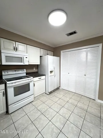 $1,375 | 6817 Red Bud Lane, Ocean Springs, MS 39564