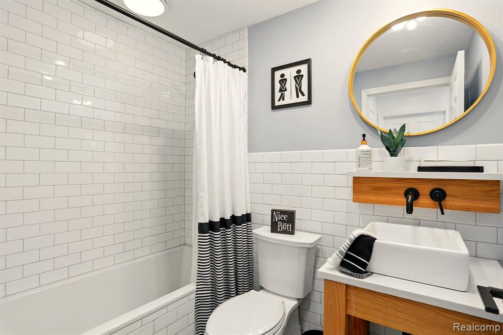 807 Pine Tree Road West Lake Orion, MI 48362 - Photo 19 of 40 Gallery Image 19