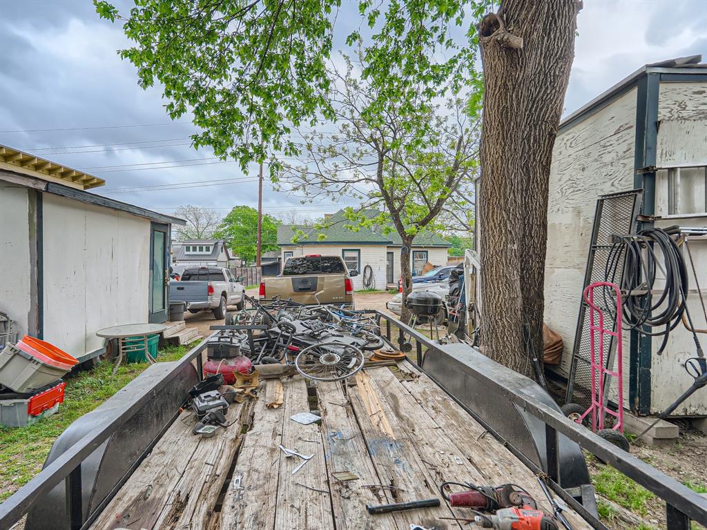 1122 Chicon Street Austin, TX 78702 - Photo 11 of 20 a view of a balcony with chairs