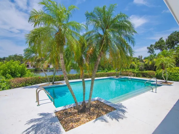 $25,000 | 609 Lake Drive, Vero Beach, FL 32963