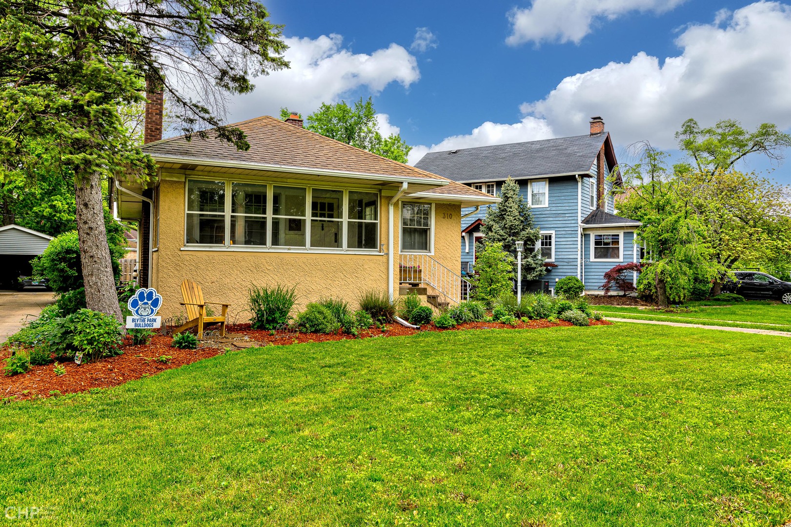310 Shenstone Road Riverside, IL 60546 - Photo 3 of 32 a front view of a house with garden